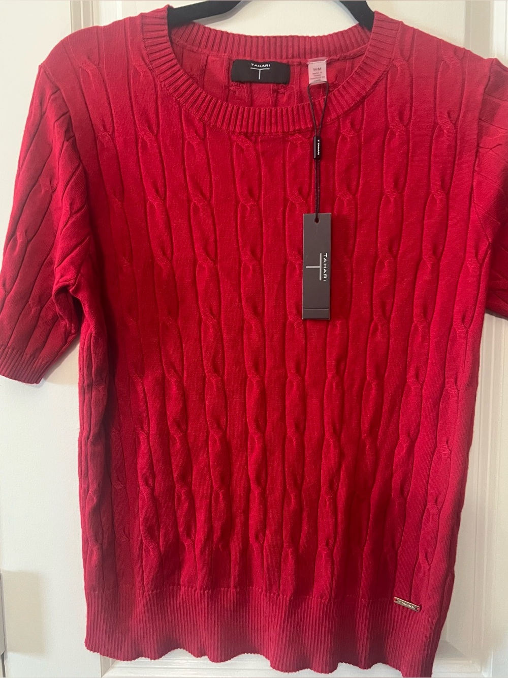 NWT Tahari  Red Cable Knit Sweater Size Medium, Luxurious feel